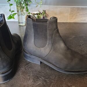 Euc Cole Haan Reid WATERPROOF Black Ankle Boot Rain Winter GOLD Zip